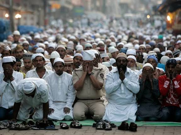 One Community, Different Histories: The North–South Divide Among Indian Muslims